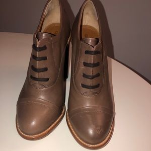 NWOT Chloe Stacked Lace-up Oxford, Taupe